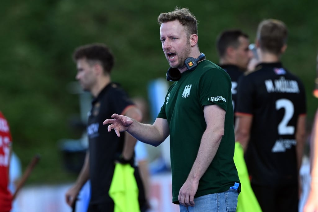 Hockey-Bundestrainer Andre Henning kam mit seinem Team nicht über ein 3:3 gegen Wales hinaus.