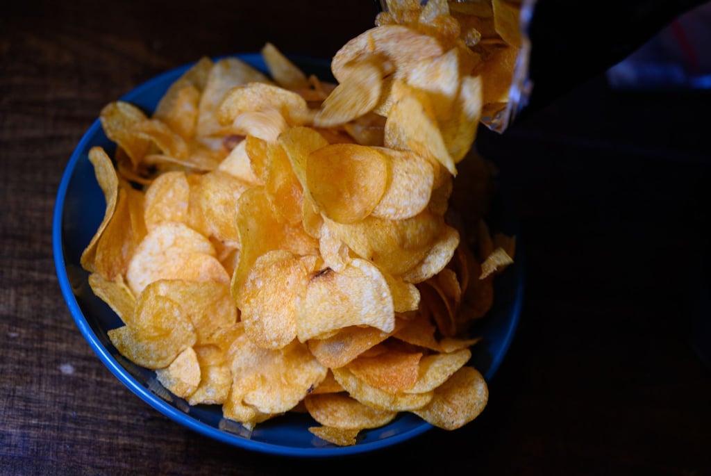 Geöffnete Chipstüten schaffen es selten mit Rest in den nächsten Tag.