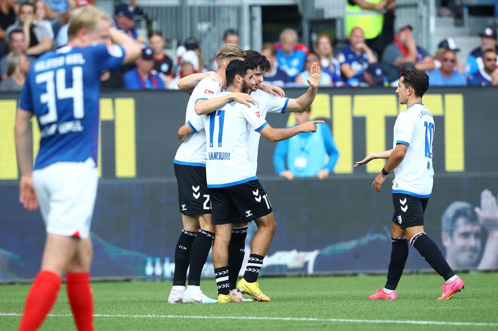 Die Spieler des 1. FC Magdeburg sind in dieser Saison weiter ungeschlagen - am Sonntag jubelten sie über den Sieg in Kiel.