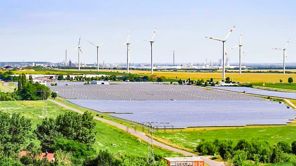 Nahe Tagewerben gibt es schon reichlich Photovoltaik- und Windkraftanlagen. Dazwischen soll nach den Vorstellungen der Investoren eine Anlage zur Produktion von Wasserstoff entstehen.
