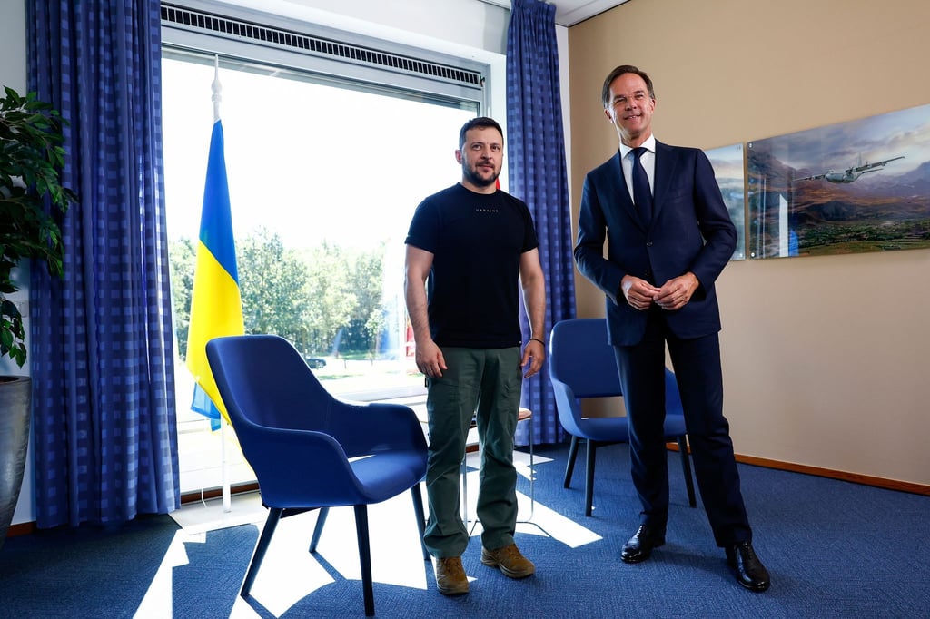 Wolodymyr Selenskyj und Mark Rutte in Eindhoven.