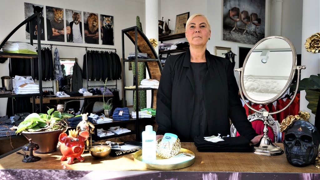 Delia Weiland sieht ihr traditionsreiches Modegeschäft in Salzwedel in Gefahr.