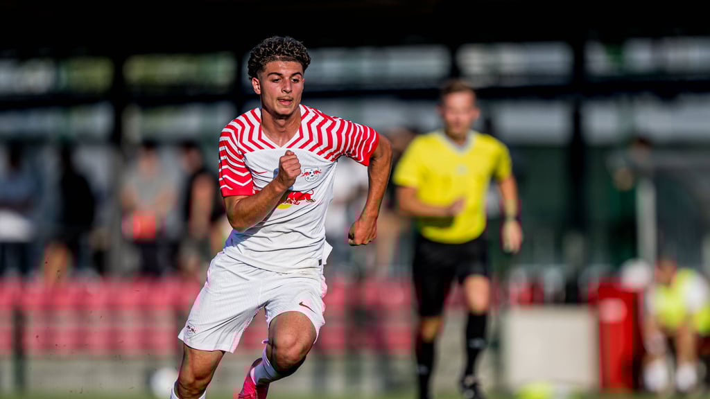 Aris Bayindir traf für RB Leipzig.