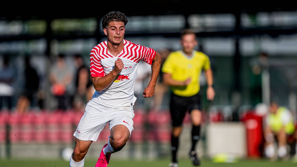Aris Bayindir traf für RB Leipzig.