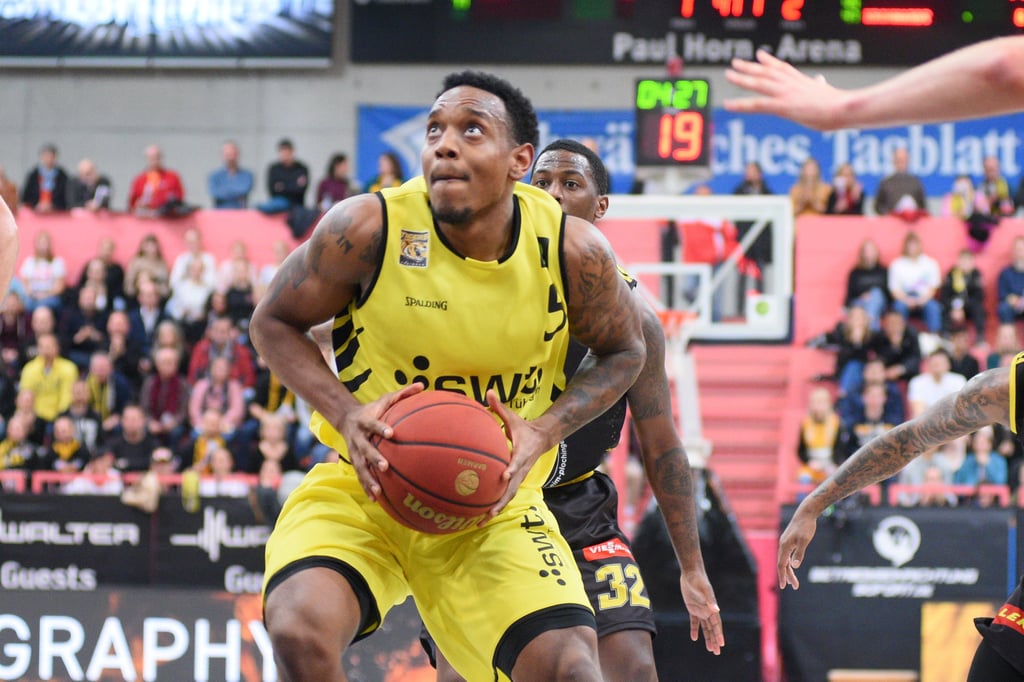 Diante Baldwin ersetzt beim MBC den verletzten Charles Callison.