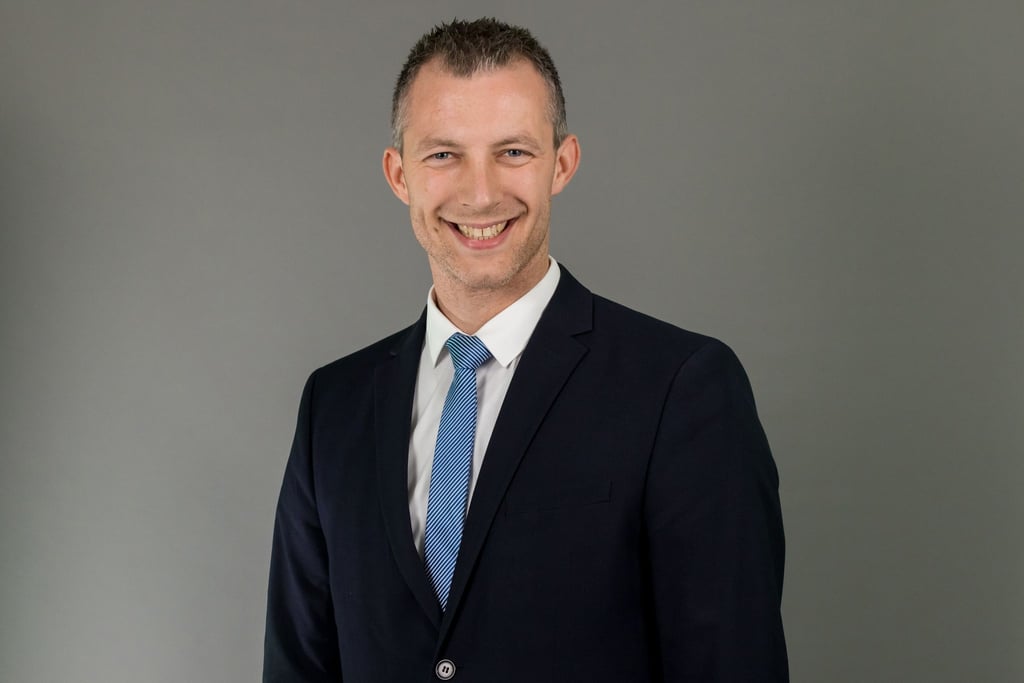 Der niedersächsische CDU-Landtagsabgeordnete André Hüttemeyer bei einem Fototermin.