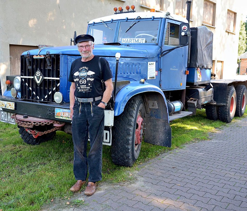 Hartmut Krüger aus Saalfeld stellte einen Krass aus, mit dem er einst Schweinefutter geholt hat.