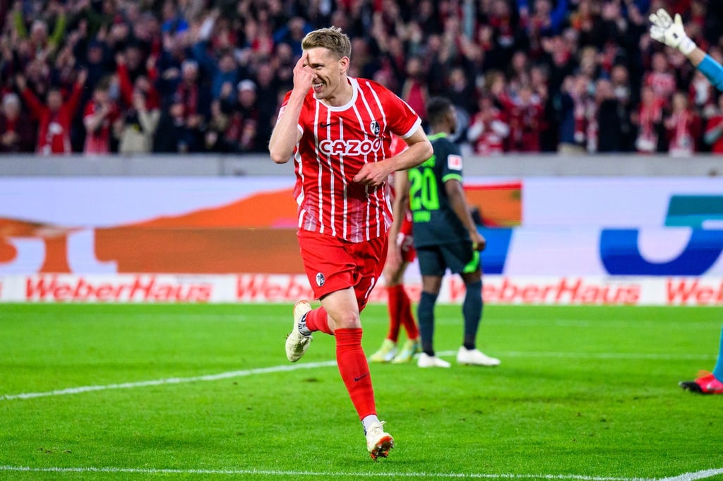 Nils Petersen jubelt nach einem Treffer.