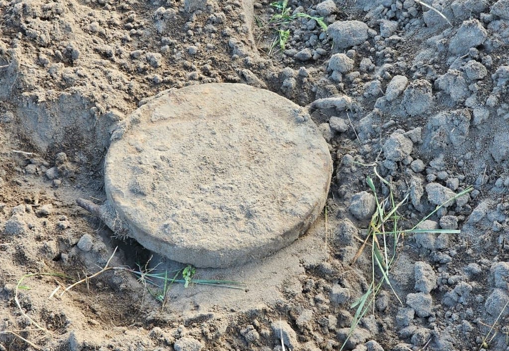 Diese vermutliche Tellermine wurde bei Weißewarte gefunden, stellet sich aber als etwas anderes heraus.