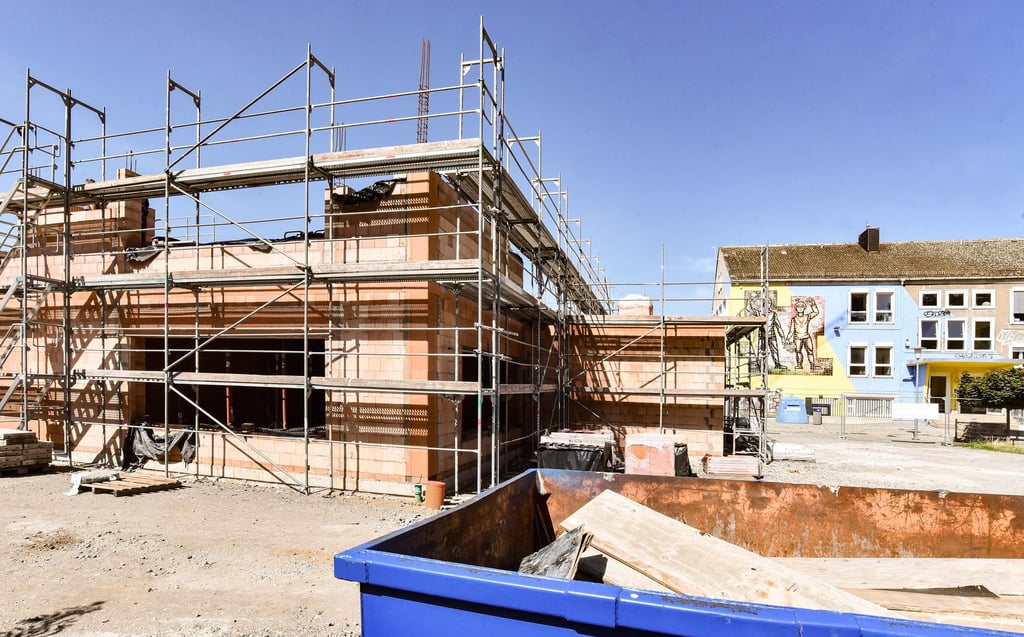 Der Erweiterungsbau an der Freien Gesamtschule in Lützen nimmt Form an. Künftig sollen hier acht Klassenzimmer Platz finden.