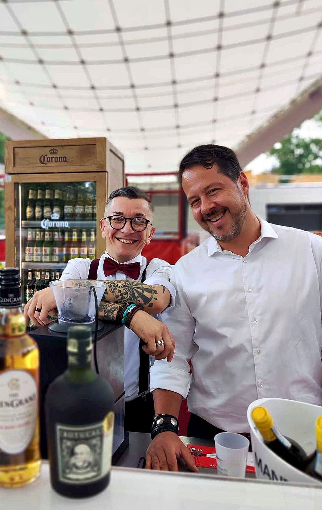 Mischen die Gastronomie in Schierkes Feuerstein-Arena auf: Restaurantmanager Claude Ciccolella (rechts) und Barchef Bartosz Lukasz Schewe.