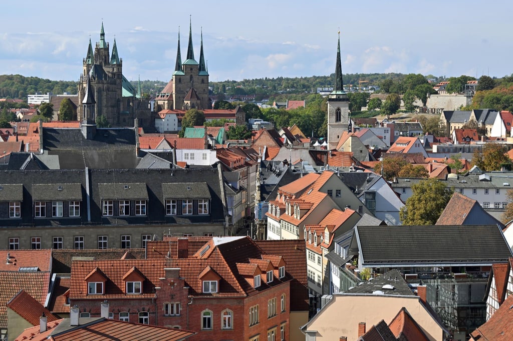 Blick auf die Thüringer Landeshauptstadt mit Mariendom und Severikirche.