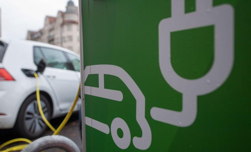 Der Anteil von E-Autos an den Neuzulassungen wird in diesem Jahr laut Experten sinken.