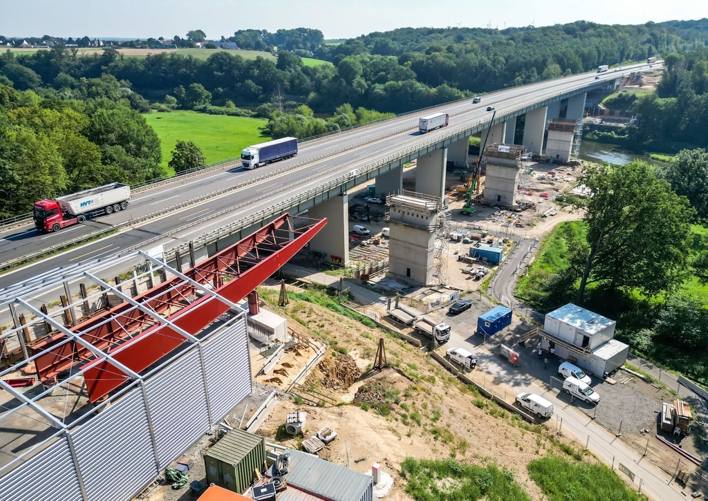 Die Bauarbeiten für den Ersatzneubau der Muldebrücke an der A14 laufen.