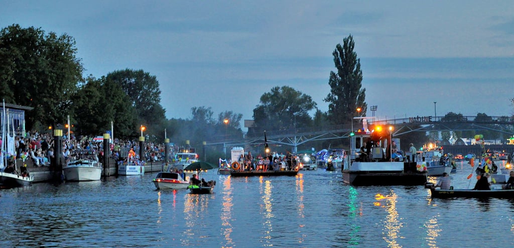 Am Sonnabend, 26. August 2023, fahren in Havelberg kleine und große Boote in den Winterhafen ein. Höhepunkt ist ein gigantisches Feuerwerk mit viel Musik.