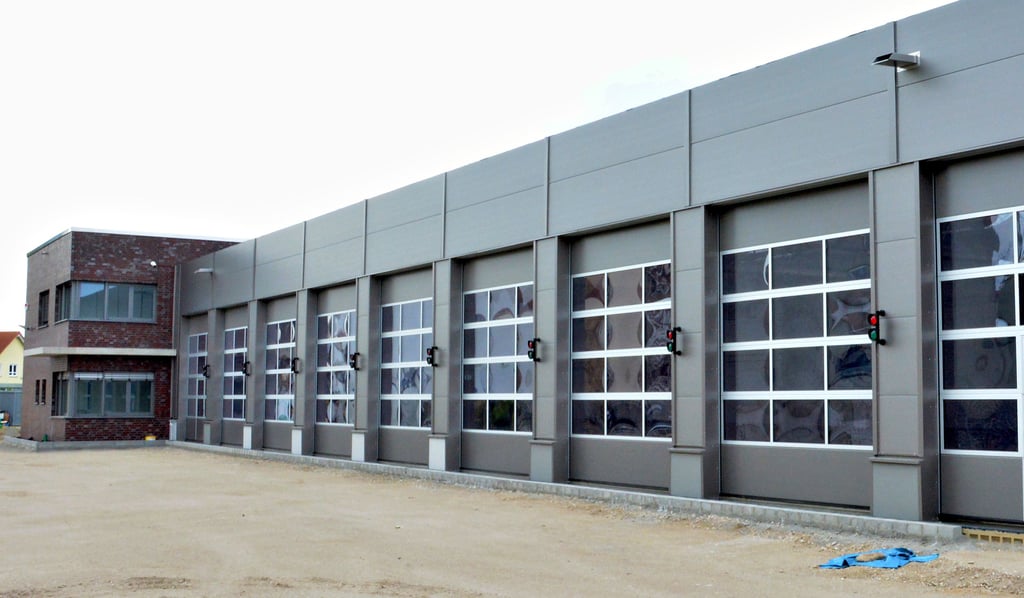 Ein Meilenstein für die Feuerwehr in Bitterfeld: Das neue Gerätehaus bietet moderne Ausstattung und optimale Bedingungen für die Retter.