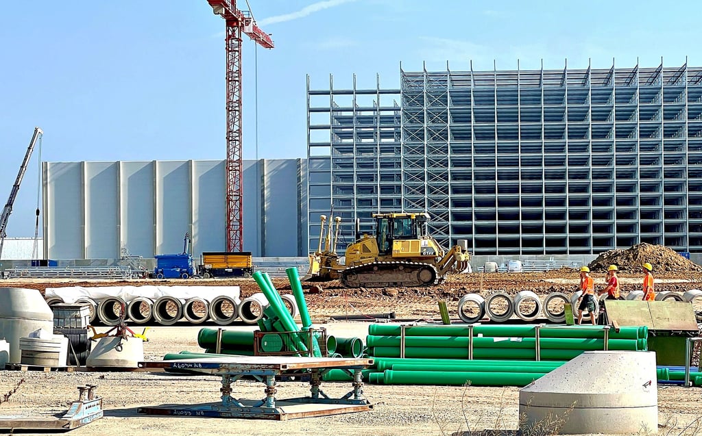 Das Logistikzentrum von Avnet an der A 14 bei Bernburg wächst immer weiter. Nun ist auch die Suche nach Fachkräften gestartet.