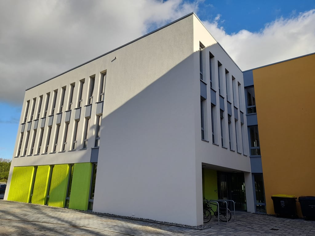 Der Neubau des Biederitzer Rathauses: Zur Bürgermeisterwahl am 17. September entscheiden die Wähler, wer ab Januar an der Spitze der Gemeindeverwaltung steht.