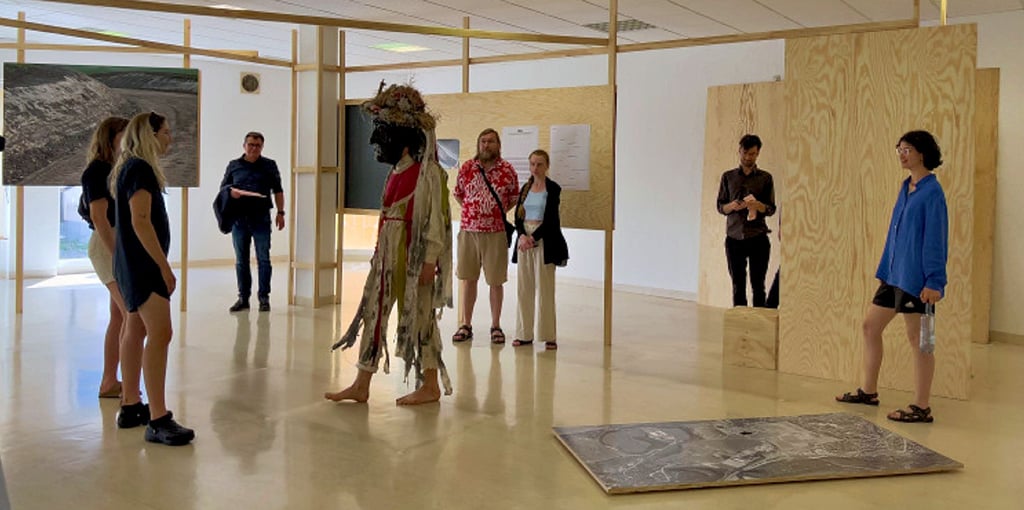 Die Wanderausstellung „NEU“ junger Fotografen und Gestalter aus Halle tourt seit Juni durch das Mansfelder Land.