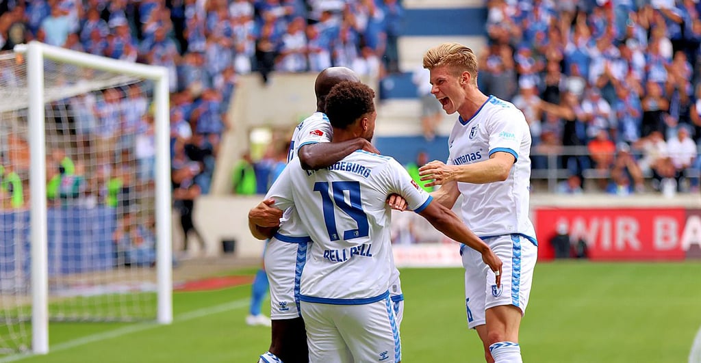 Derzeit gut in Form für den FCM: Luca Schuler (r.). Der Stürmer traf in den bisherigen vier Pflichtspielen viermal.
