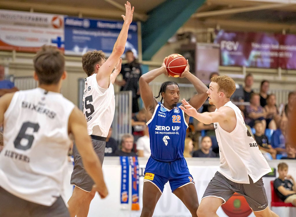 Jonathan Stove (Nr. 22) überzeugte bei seinem Debüt für den Syntainics MBC mit 22 Punkten.