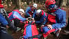 Mitglieder der Bergwacht Harz nehmen an einer Übung teil.