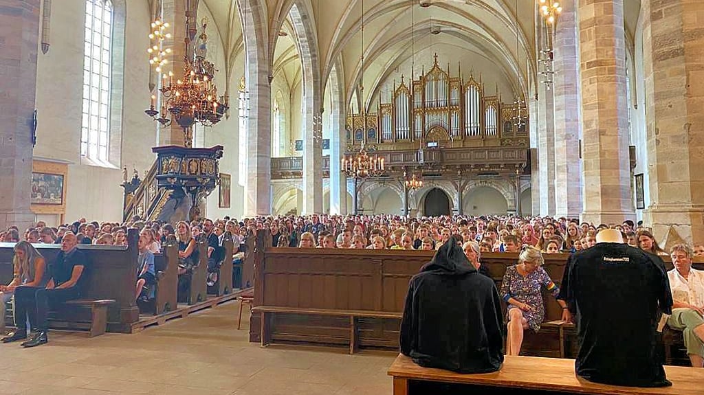 700 Teilnehmer sorgen für volles Haus: Das Stephaneum hat in der Stephanikirche eine Vollversammlung abgehalten.