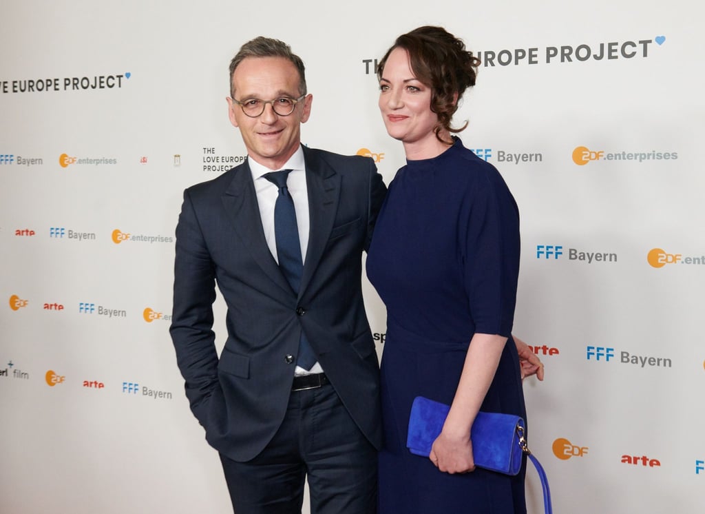 Heiko Maas (SPD), damaliger Außenminister, kommt mit seiner Freundin Natalia Wörner.