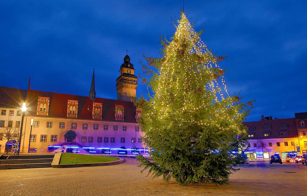 Der große Weihnachtsbaum steht in jedem Fall auf dem Zeitzer Altmarkt. 