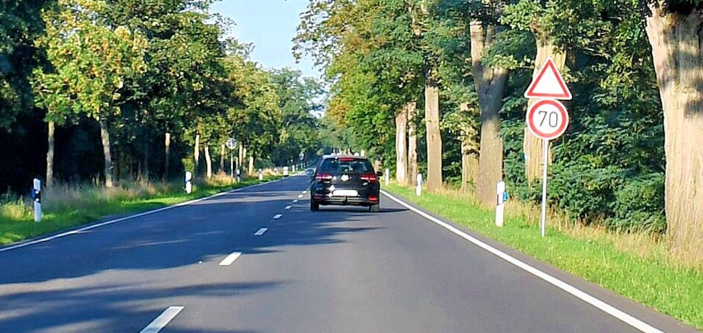 Sie Straße Ist Auf Einem Kurzen Stück Vereist www.volksstimme.de
