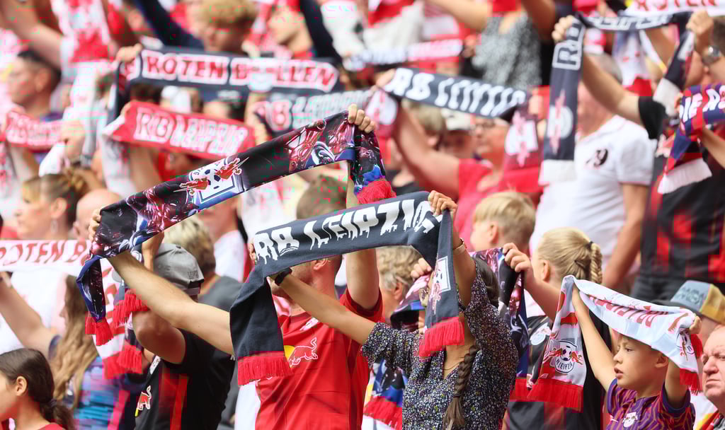 Fans von RB Leipzig in der Red Bull Arena.