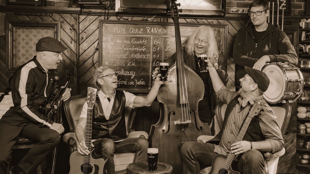 Prost: Die   Iren (und  auch Halles „Greenhorns“) stoßen derweil lieber mit einem fröhlichen „Sláinte!“ an. 