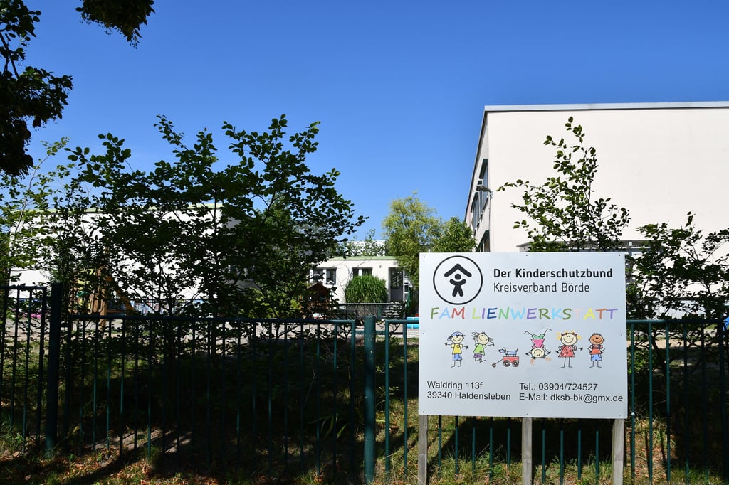 Zu dem Gebäudekomplex der Wobau am Waldring 113 gehört auch ein Teil, in denen der Kinderschutzbund Börde seine Geschäftsstelle hat. Nun soll das gesamte Haus verkauft werden.