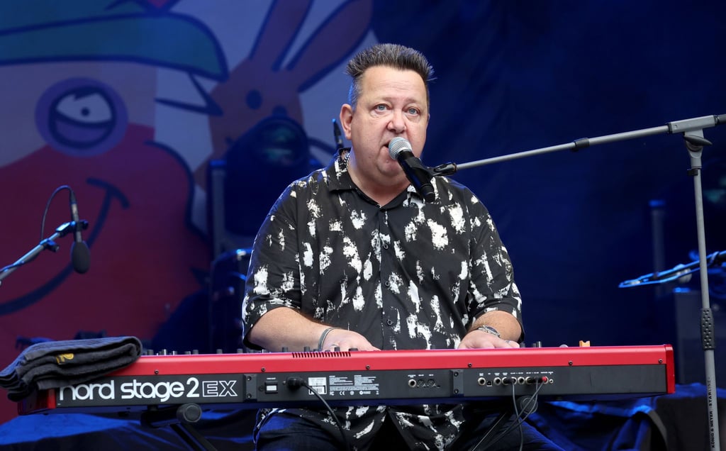 Prinzen-Sänger Sebastian Krumbiegel beim Demokratiefestival "Jamel rockt den Förster".