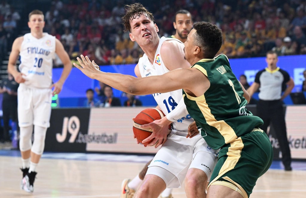 Australiens Basketballer gewannnen zum Auftakt souverän mit 98:72 gegen Finnland.