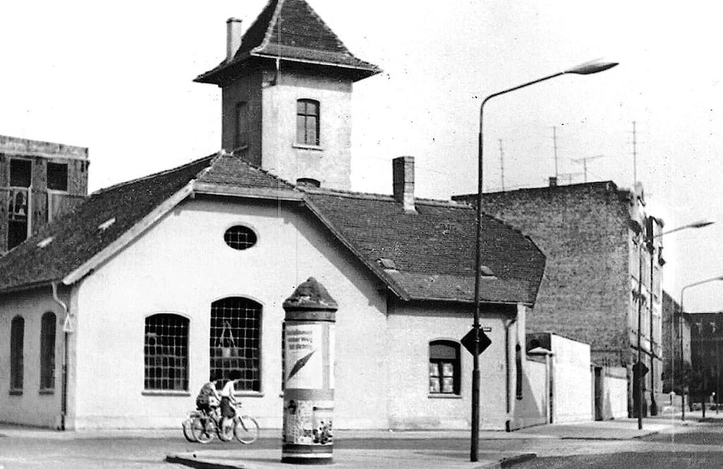 Der Vorgängerbau des letzten Depots im Athenslebener Weg im Jahr 1966. Der Bau wich 1980 einem größeren Depot.