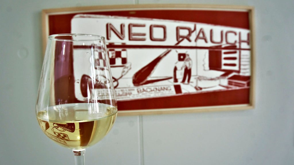 Neben der Kunst von Neo Rauch geht es bei „Art After Work“ auch um Entspannung, zum Beispiel bei einem Glas Wein.