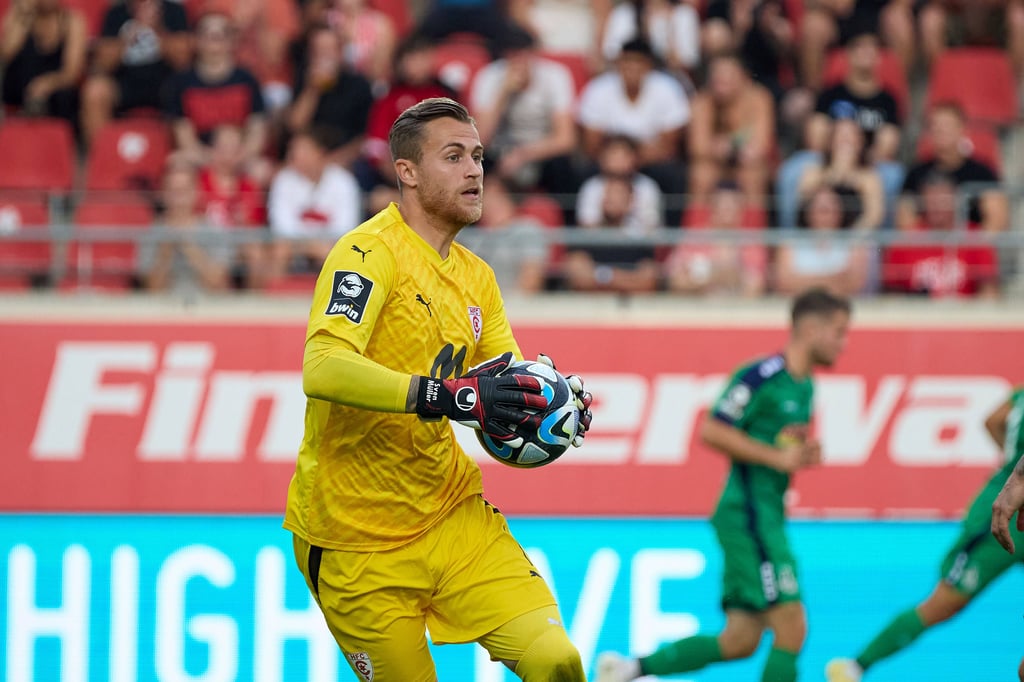 Sven Müller hütet als Stammkraft das Tor des Halleschen FC.