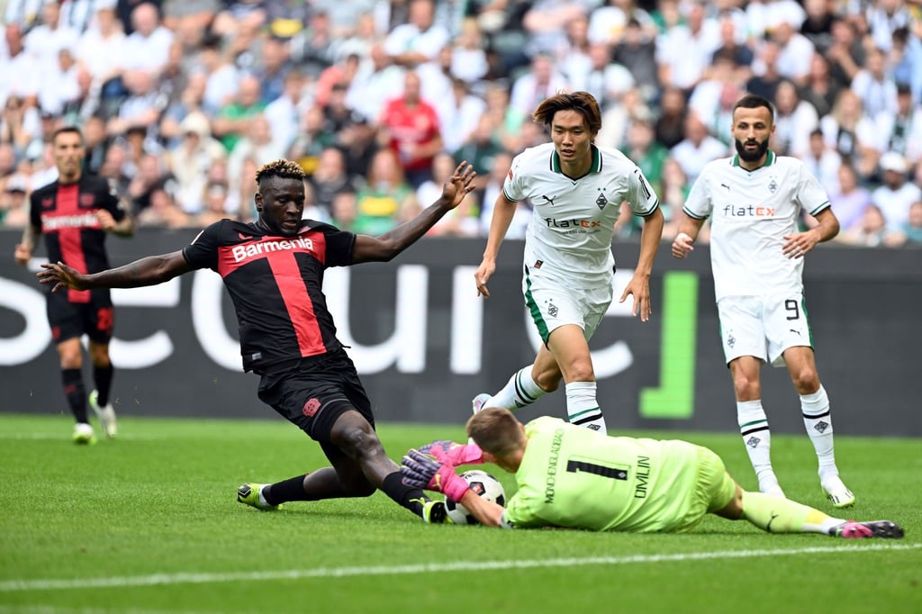Netzte beim Leverkusener Sieg in Gladbach gleich doppelt ein: Victor Boniface (r).