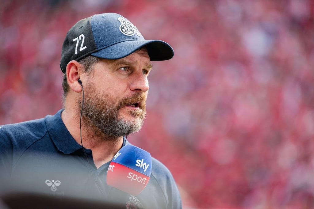 Musste seinen Stürmer Davie Selke gegen Wolfsburg früh auswechseln: Köln-Coach Steffen Baumgart.