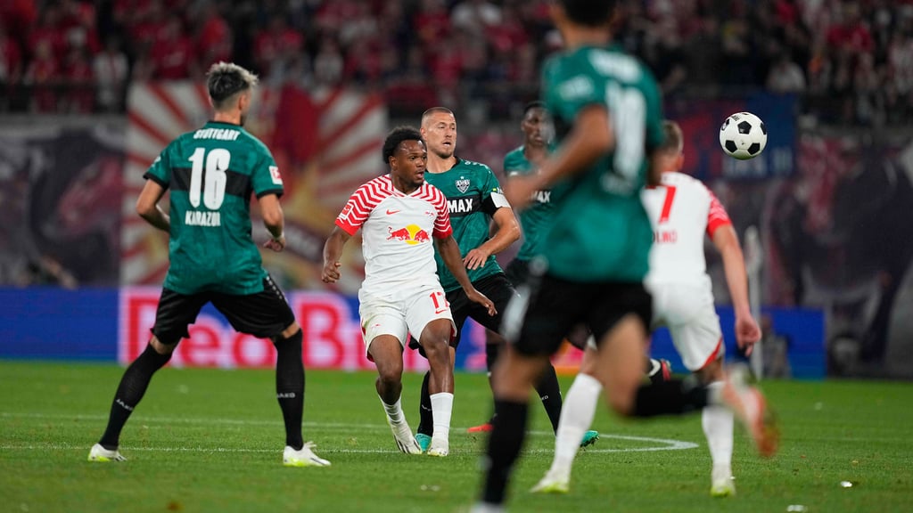 Umringt von Stuttgartern: Lois Openda.