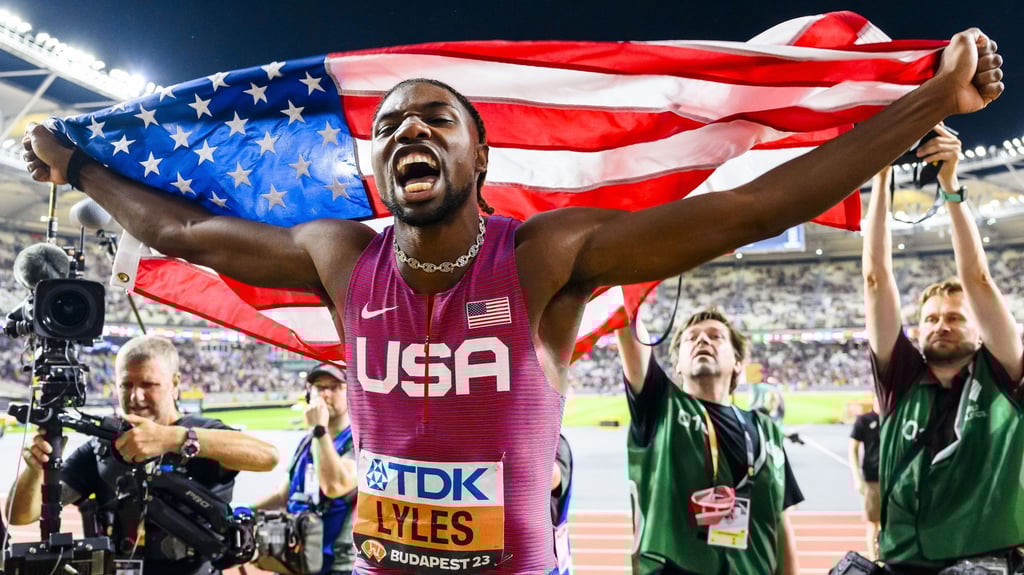 Der neue Weltmeister Noah Lyles (USA) jubelt im Ziel.