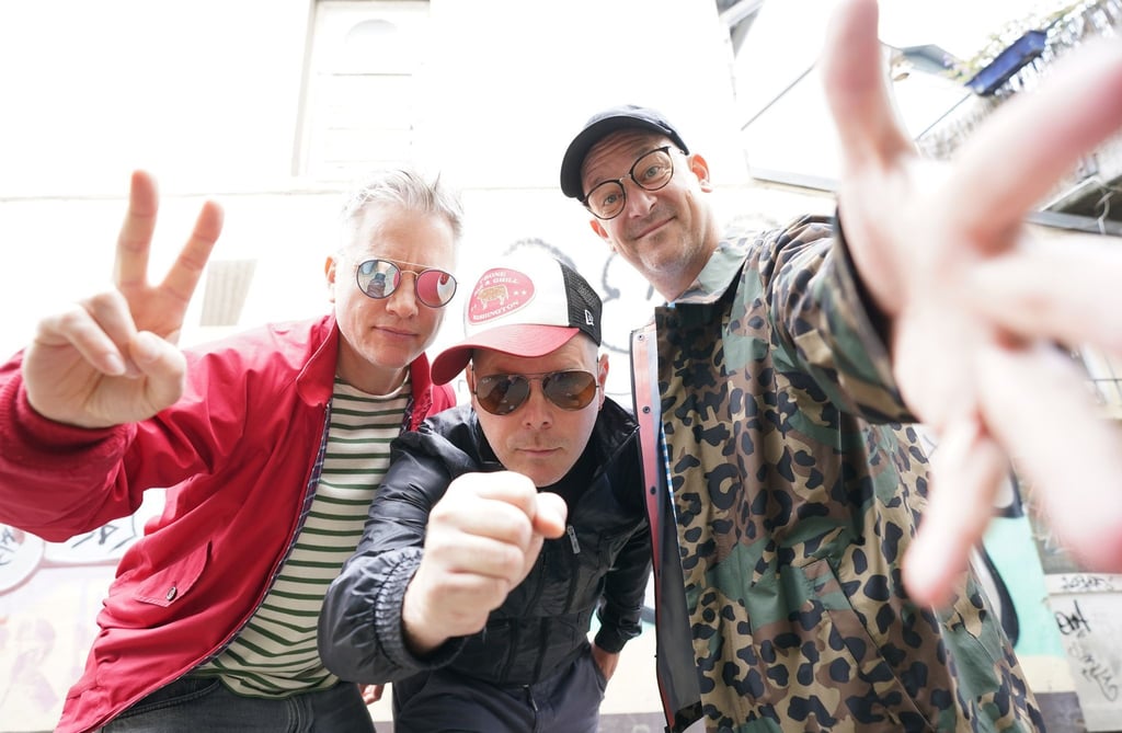 Martin „Doktor Rentz“ Vandreier (l-r), Boris „König Boris“ Lauterbach und Björn „Björn Beton“ Warns von der Hamburger Hip-Hop-Band Fettes Brot.