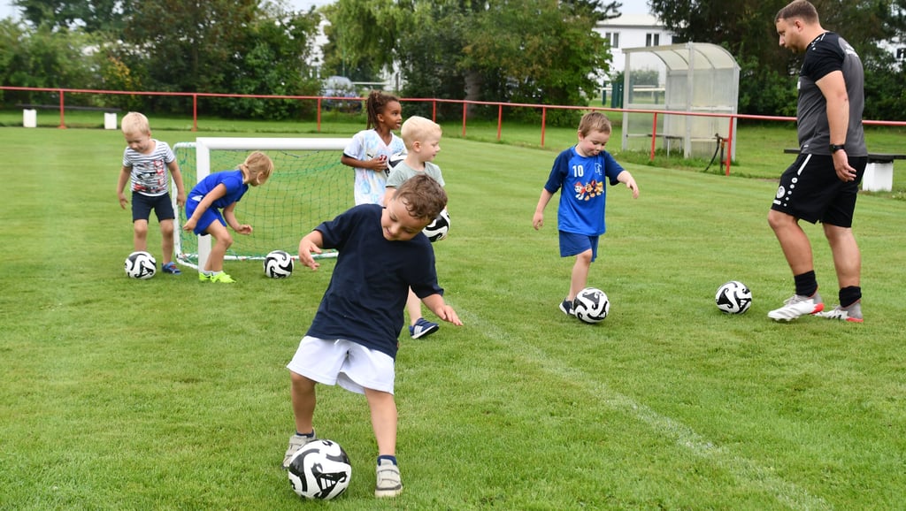 Bei der SG Bösdorf 08 gibt es seit kurzem auch eine Bambini-Gruppe. Neben dem Fußball stehen vor allem die Freude an der Bewegung im Mittelpunkt.