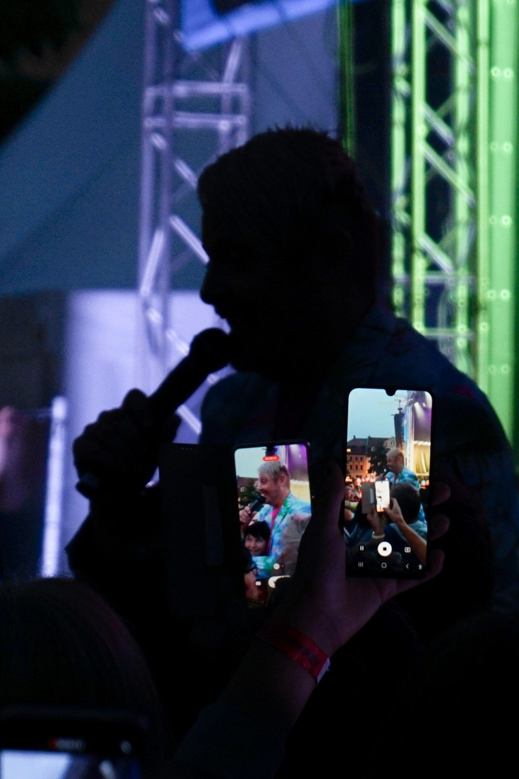 Der Schlagerstar Ross Antony gibt sich in Haldensleben fannah. 