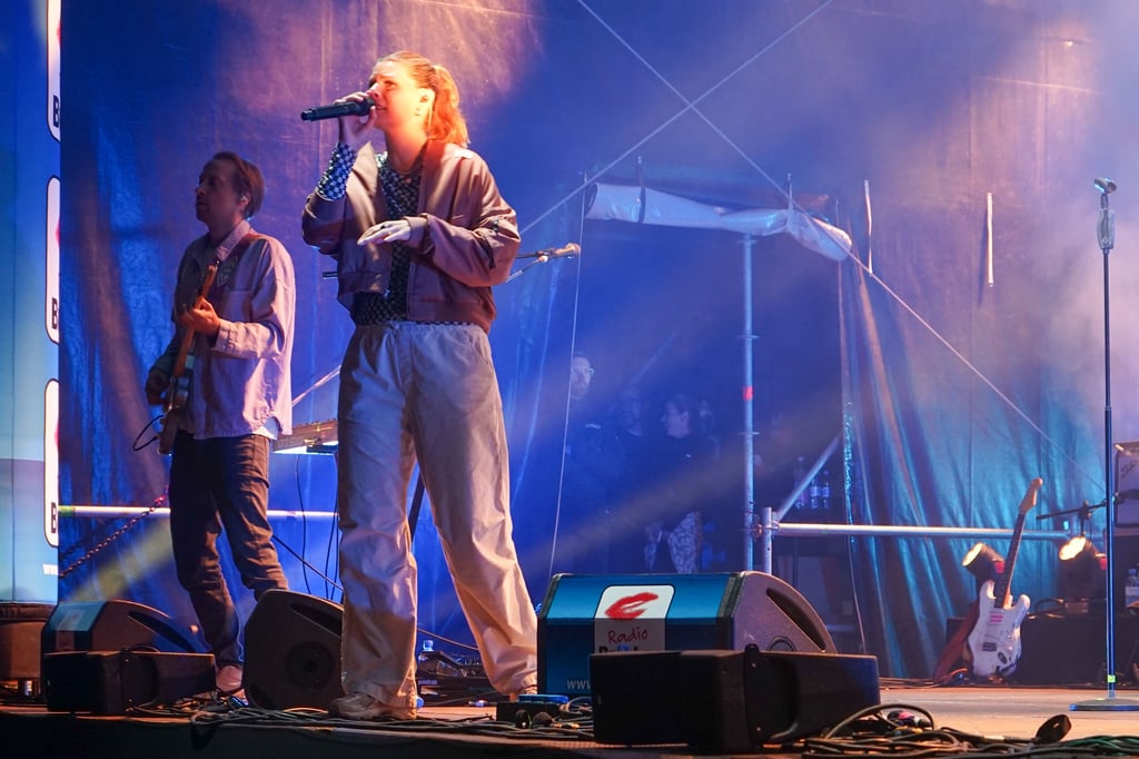 Die Zuschauer waren gerade bei den bekannten Liedern der Band "Juli" sehr textsicher. 