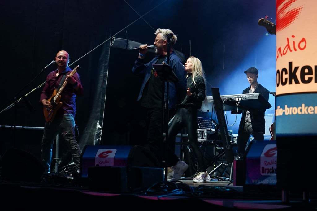 Radionation aus Leipzig covert auf dem Altstadtfest zahlreiche bekannte Radio-Songs aus den vergangenen 30 Jahren. 