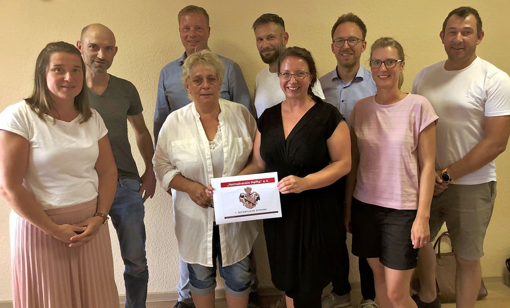 Die Gründungsmitglieder des Heimatvereins Helfta mit dem Vorsitzenden Michael Ulrich (hintere Reihe Mitte).