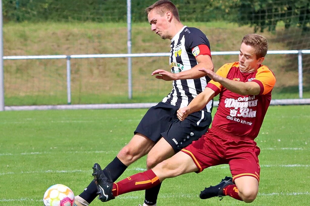 Packende Duelle lieferten sich die Mannschaften von Aufsteiger Thyratal und Wippertal. Der Gast (rote Trikots) siegte schließlich 3:2.