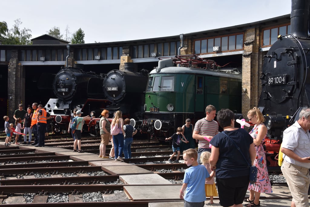 Rund 3.000 große und kleine Eisenbahnfans waren zum Familienfest ins DB-Museum gekommen. Highlights: die Loks der Deutschen Reichsbahn